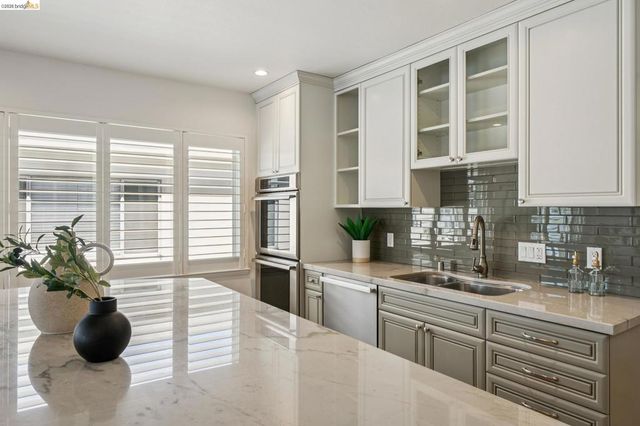 1410 Lakeshore Ave 5, Oakland, CA 94606
