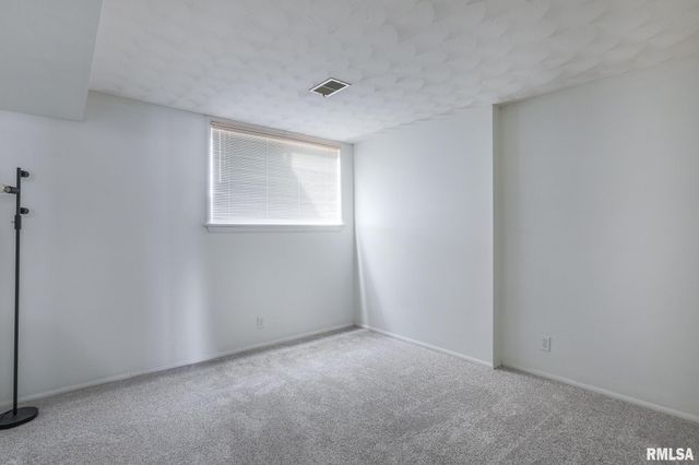 1804 VIENNA Court, Pekin, IL 61554