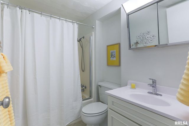 1804 VIENNA Court, Pekin, IL 61554