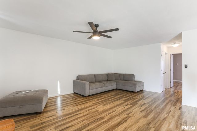 1804 VIENNA Court, Pekin, IL 61554