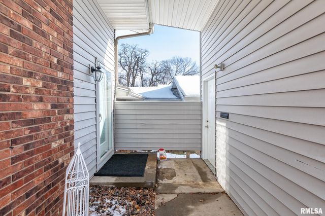 1804 VIENNA Court, Pekin, IL 61554