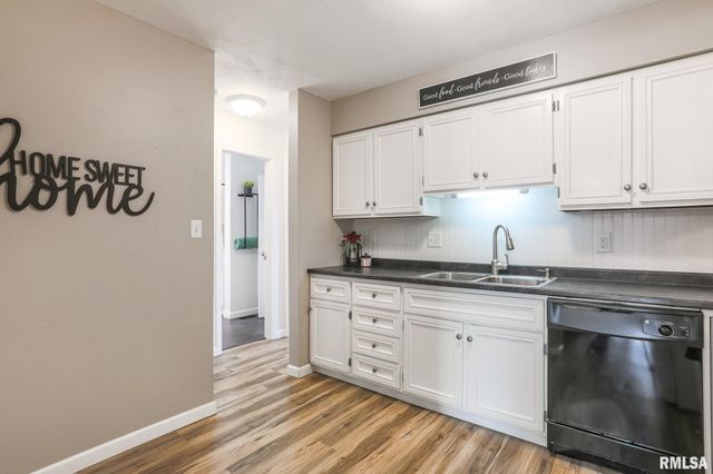 1804 VIENNA Court, Pekin, IL 61554