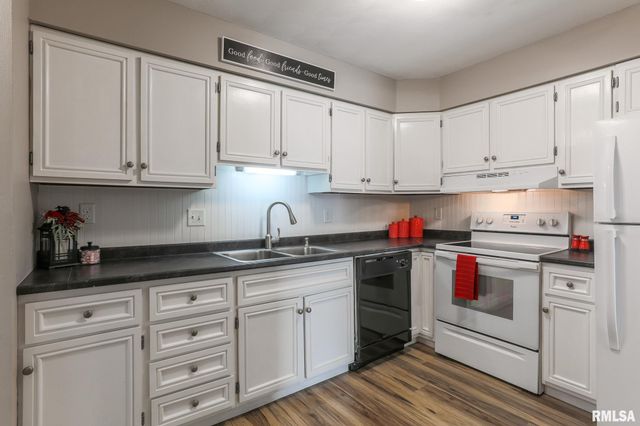 1804 VIENNA Court, Pekin, IL 61554