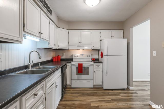 1804 VIENNA Court, Pekin, IL 61554