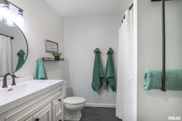 1804 VIENNA Court, Pekin, IL 61554