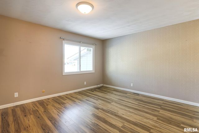 1804 VIENNA Court, Pekin, IL 61554