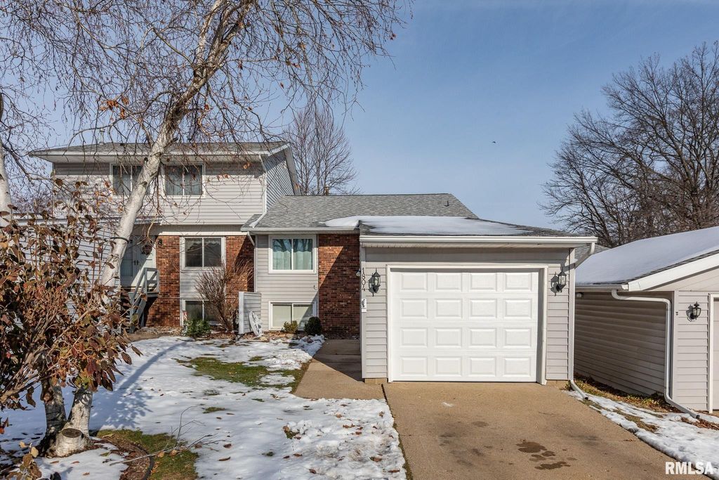 1804 VIENNA Court, Pekin, IL 61554