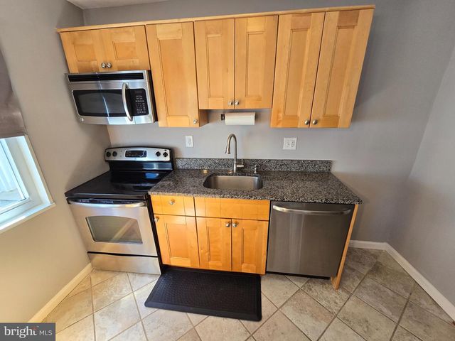 2223 HUNTINGTON AVE, Alexandria, VA 22303