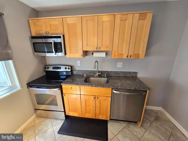 2223 HUNTINGTON AVE, Alexandria, VA 22303