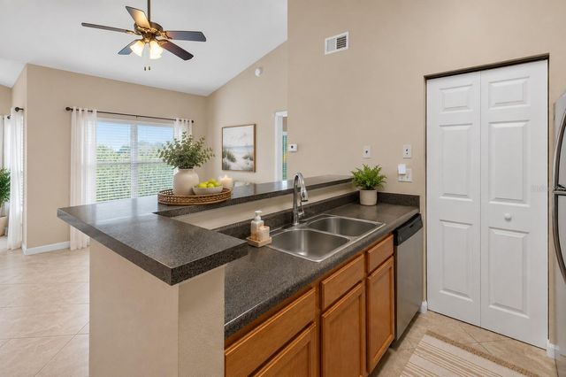 10764 70TH AVENUE 1304, Seminole, FL 33772