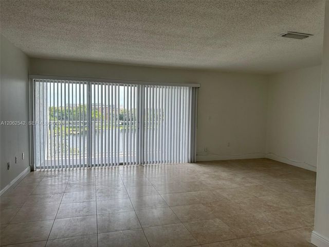 9359 Fontainebleau Boulevard F417, Miami, FL 33172