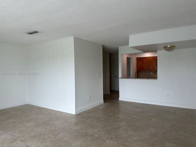 9359 Fontainebleau Boulevard F417, Miami, FL 33172