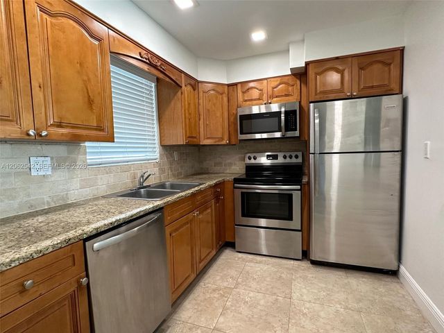 9359 Fontainebleau Boulevard F417, Miami, FL 33172
