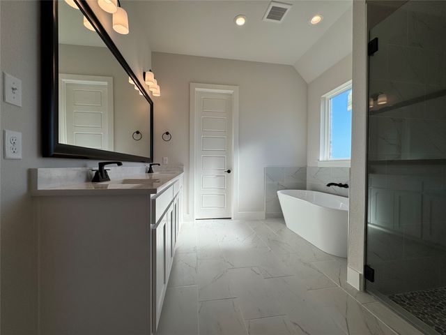 100 Mikasi, Godley, TX 76044