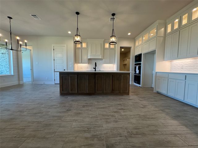 100 Mikasi, Godley, TX 76044