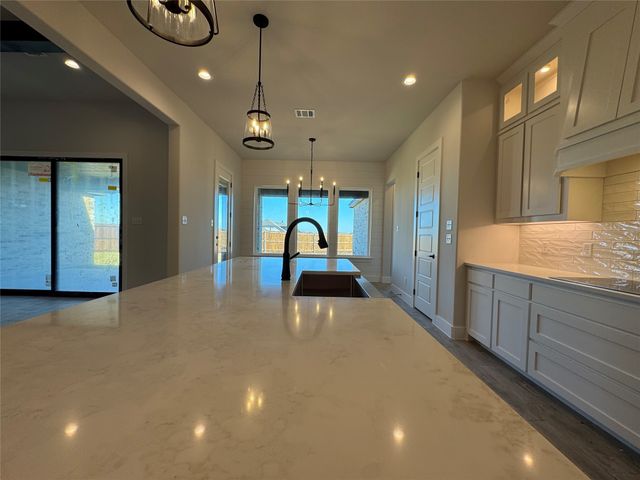 100 Mikasi, Godley, TX 76044