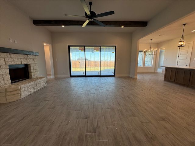 100 Mikasi, Godley, TX 76044