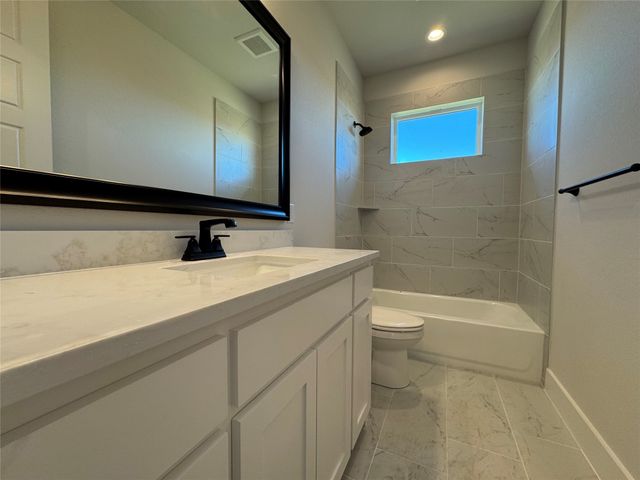 100 Mikasi, Godley, TX 76044