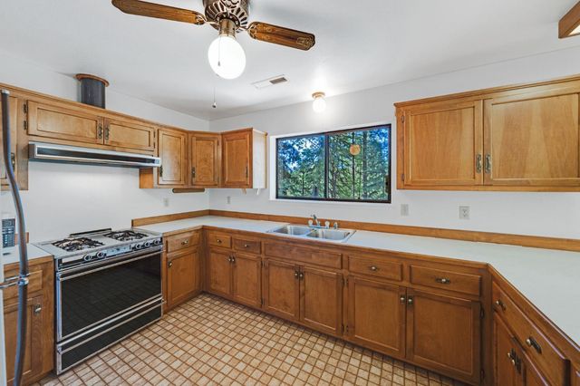 6721 Ridgeway Dr, Pollock Pines, CA 95726