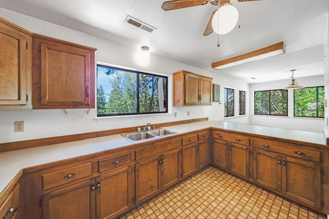 6721 Ridgeway Dr, Pollock Pines, CA 95726
