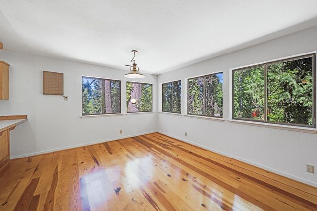 6721 Ridgeway Dr, Pollock Pines, CA 95726