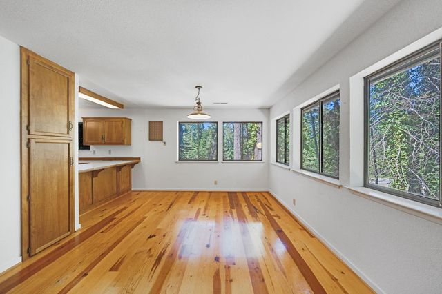 6721 Ridgeway Dr, Pollock Pines, CA 95726