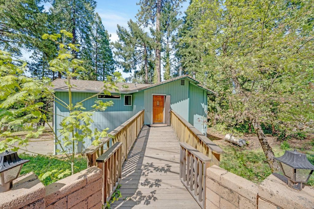 6721 Ridgeway Dr, Pollock Pines, CA 95726