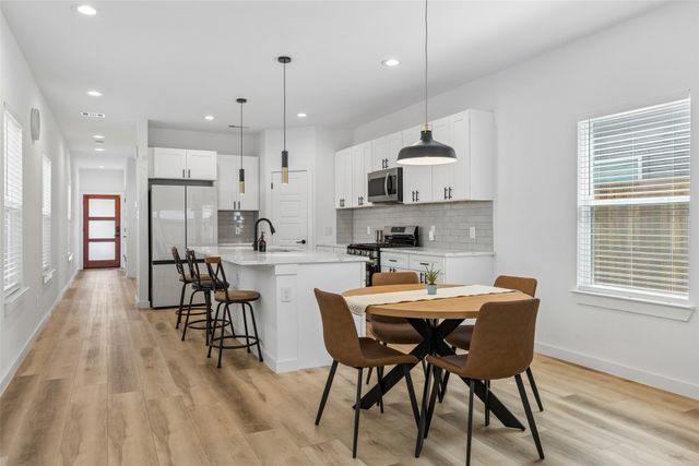 2225 Bethurum Avenue, Dallas, TX 75215
