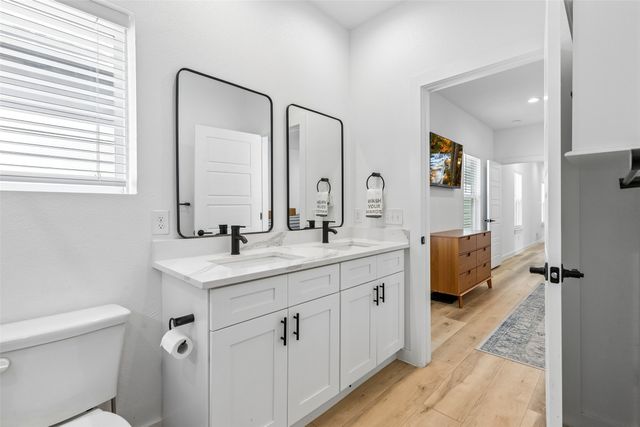2225 Bethurum Avenue, Dallas, TX 75215