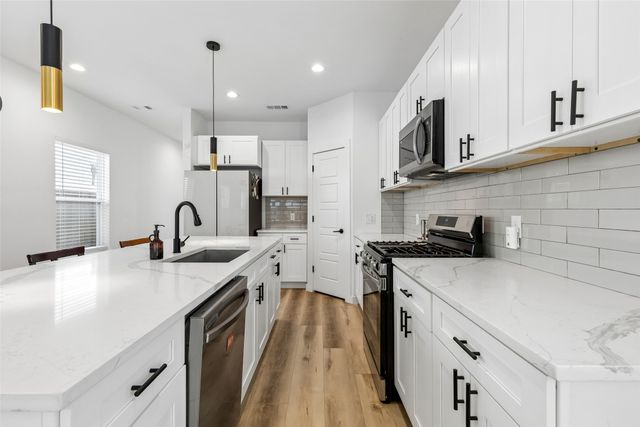 2225 Bethurum Avenue, Dallas, TX 75215