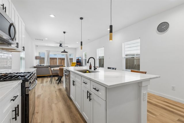 2225 Bethurum Avenue, Dallas, TX 75215