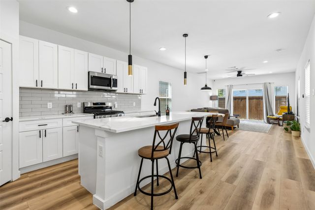 2225 Bethurum Avenue, Dallas, TX 75215