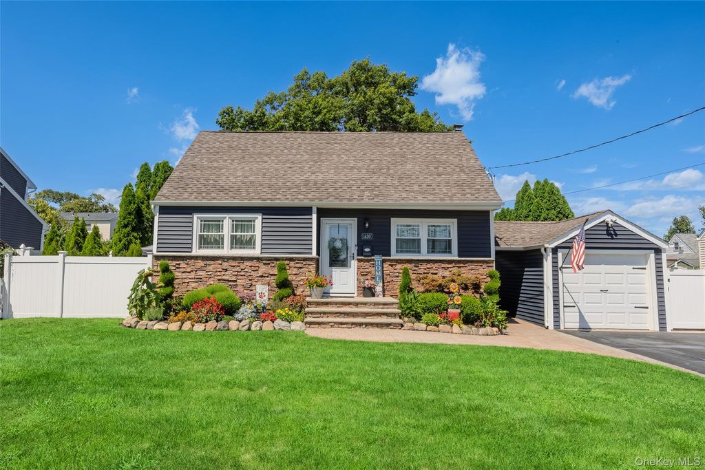 1430 12th Street, West Babylon, NY 11704 — exterior
