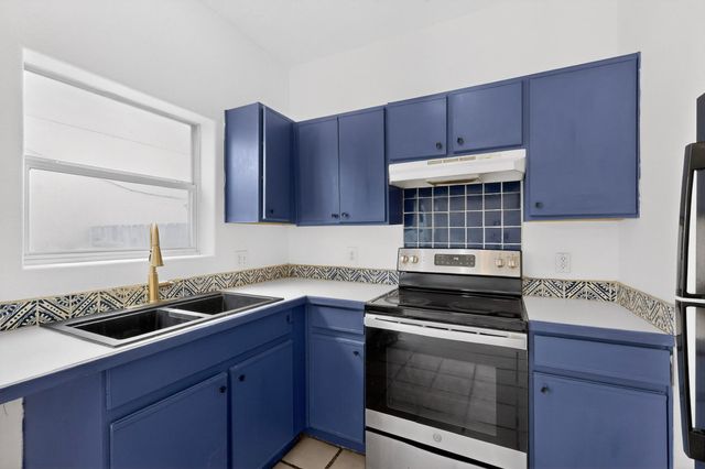 615 Menaul Boulevard NW UNIT J, Albuquerque, NM 87107
