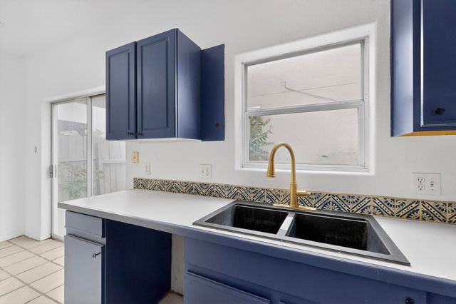 615 Menaul Boulevard NW UNIT J, Albuquerque, NM 87107