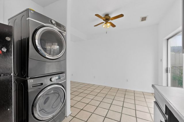 615 Menaul Boulevard NW UNIT J, Albuquerque, NM 87107