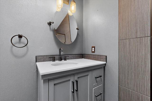 615 Menaul Boulevard NW UNIT J, Albuquerque, NM 87107
