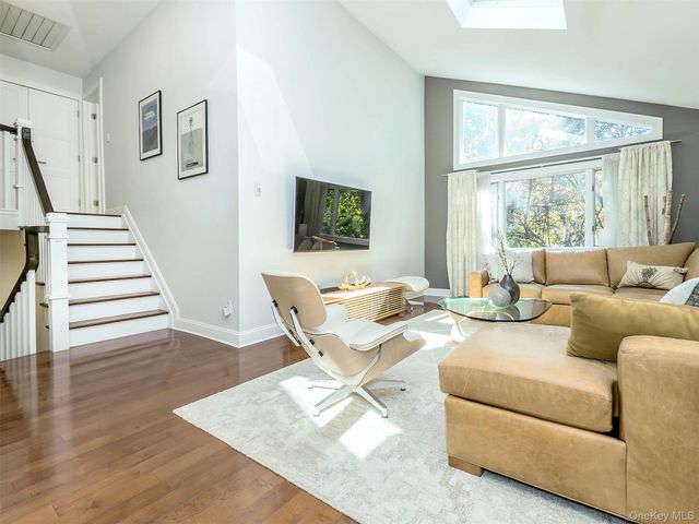 14 Combes Drive, Manhasset, NY 11030