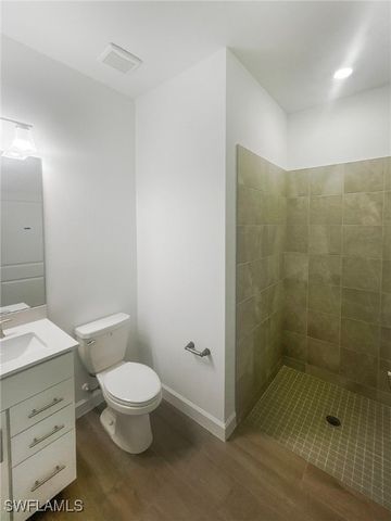 19421 Hinkley DR, Estero, FL 33928