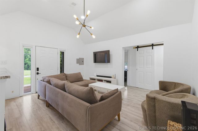125 W Walnut Street, Coweta, OK 74429