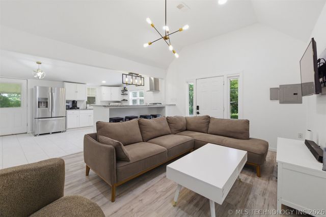 125 W Walnut Street, Coweta, OK 74429