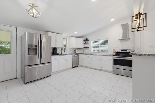 125 W Walnut Street, Coweta, OK 74429