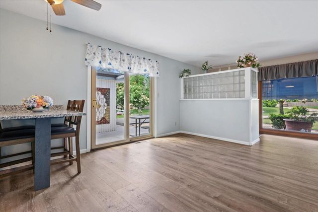 3240 S Hickory ROAD, New Berlin, WI 53151