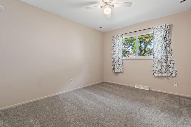 3240 S Hickory ROAD, New Berlin, WI 53151
