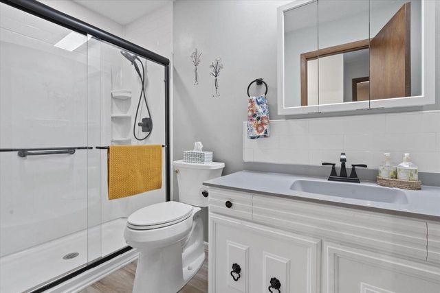 3240 S Hickory ROAD, New Berlin, WI 53151