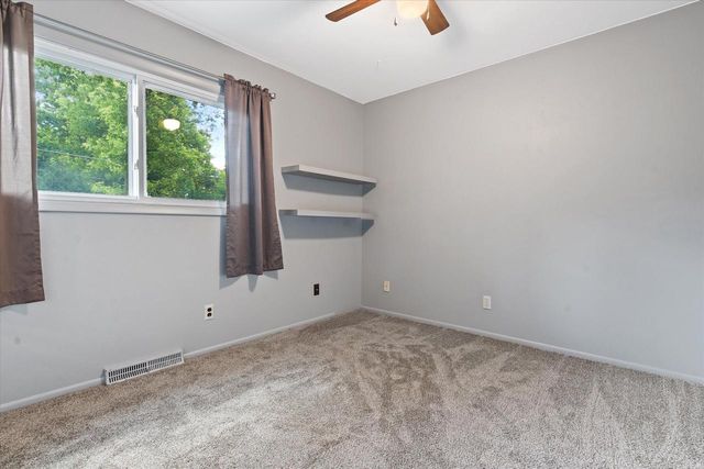 3240 S Hickory ROAD, New Berlin, WI 53151