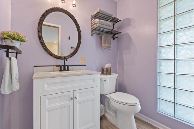3240 S Hickory ROAD, New Berlin, WI 53151