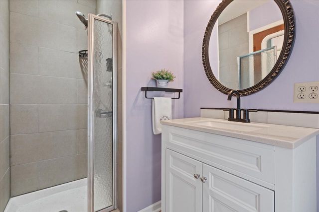 3240 S Hickory ROAD, New Berlin, WI 53151