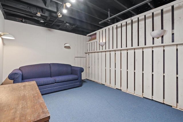 3240 S Hickory ROAD, New Berlin, WI 53151