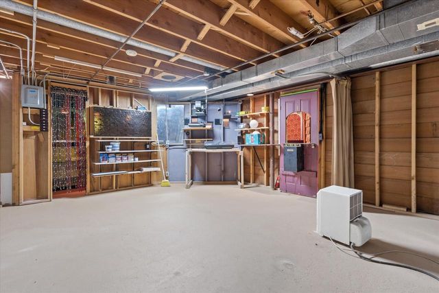 3240 S Hickory ROAD, New Berlin, WI 53151